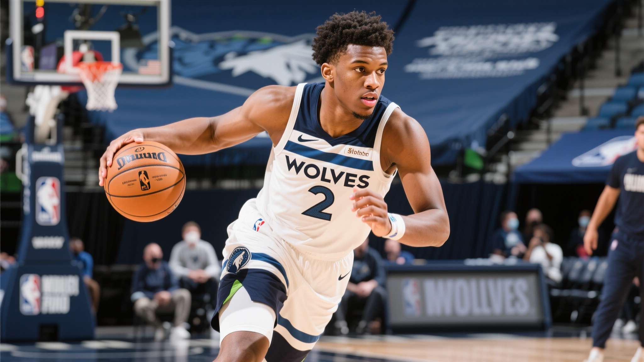 安东尼爱德华兹隔扣集锦 在NBA舞台上,每一位年轻球员的成长轨迹都备受关注。而以超凡天赋与爆发力著称的安